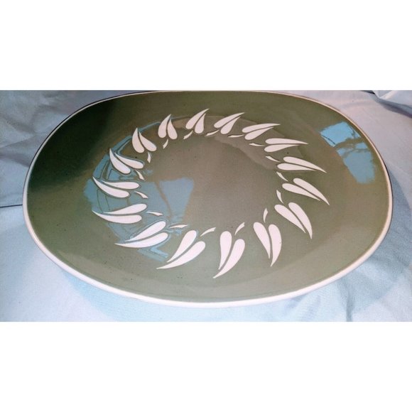 Harkerware 13 X 11.5” MCM Embossed Snowleaf Sage Green Serving Plate Platter - Picture 1 of 3
